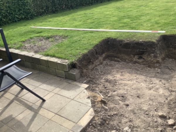 Håndgravet ca 10 kubikmeter jord væk 24 og 25 april