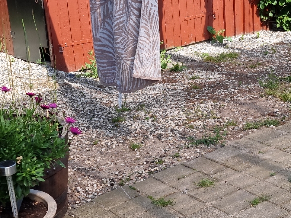 Hjælpe til ukrudt på terrassen og have