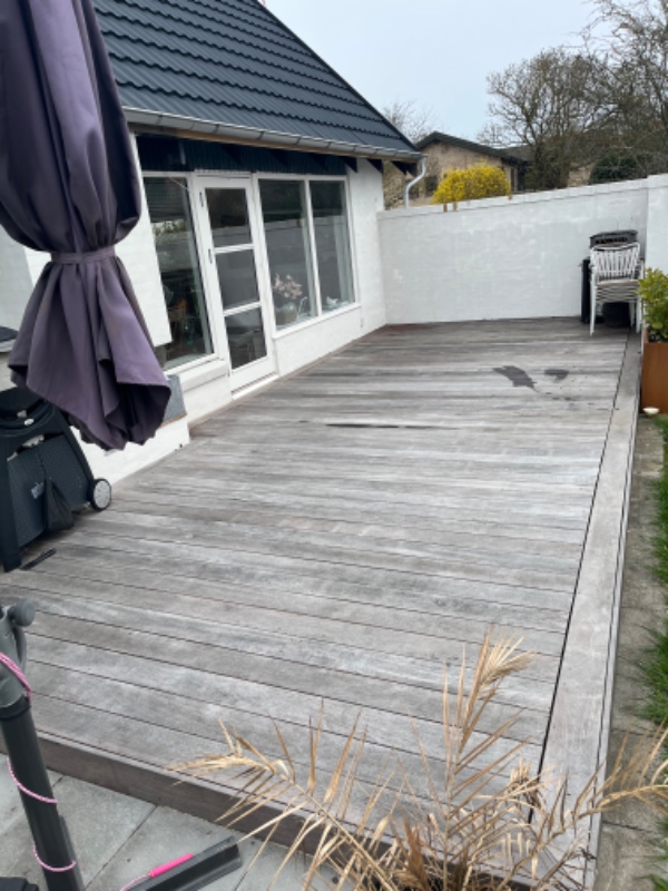 Lægning af terrasse brædder