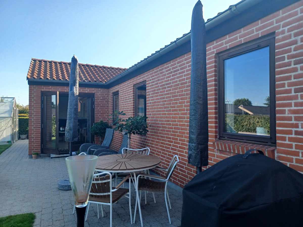 Male udhæng + male mahognivinduer