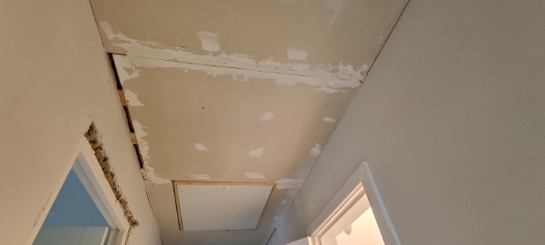 Reparer gipsloft og spartel loftet