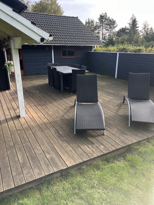 Højtryksrensning og oliering af terasse