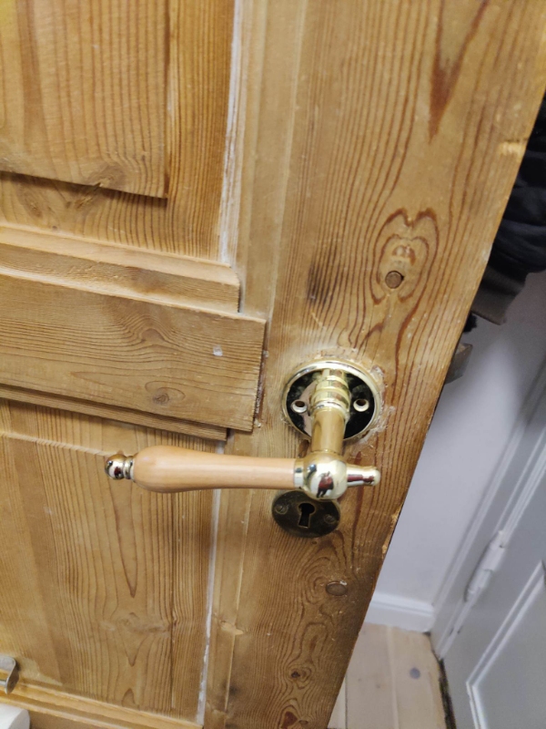 Hjælp til dørhåndtag og køkkenlåge