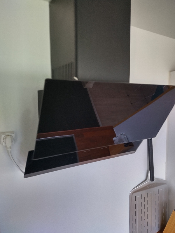 Nedtage gammel emhætte. Opsætte den nye