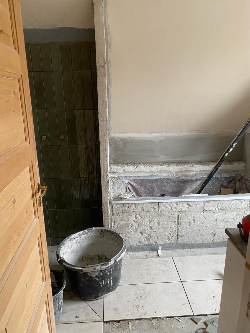 Delvis opsætning af fliser badeværelse