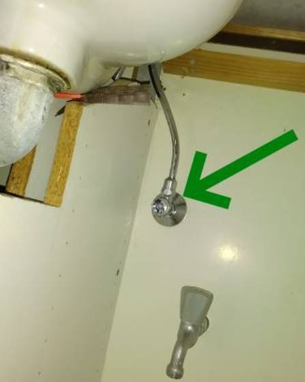 Udskiftning af blandingsarmatur til vask i badeværelse