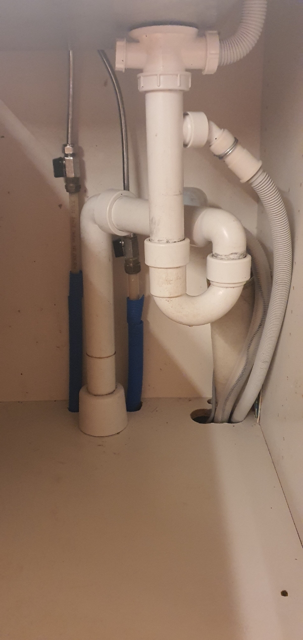 Utæthed og rens af afløb ved køkkenvask