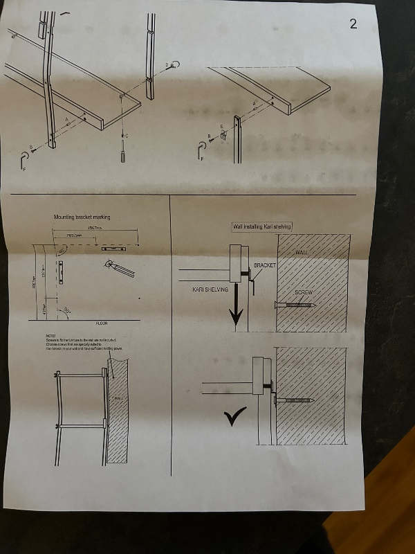fastgørelse af reol til væg