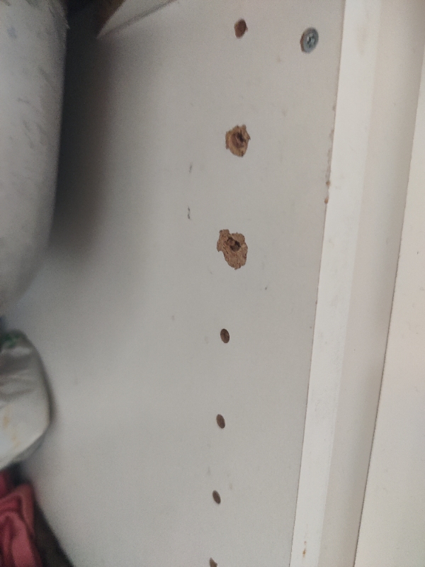 Montering af køkkenlåge og hængsel