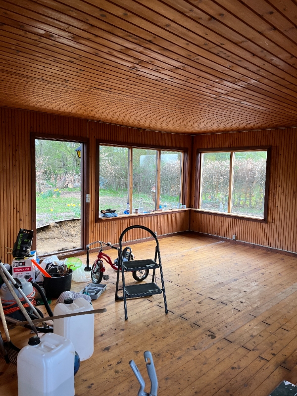 Maling af loft og vægge i 2-værelses kolonihave