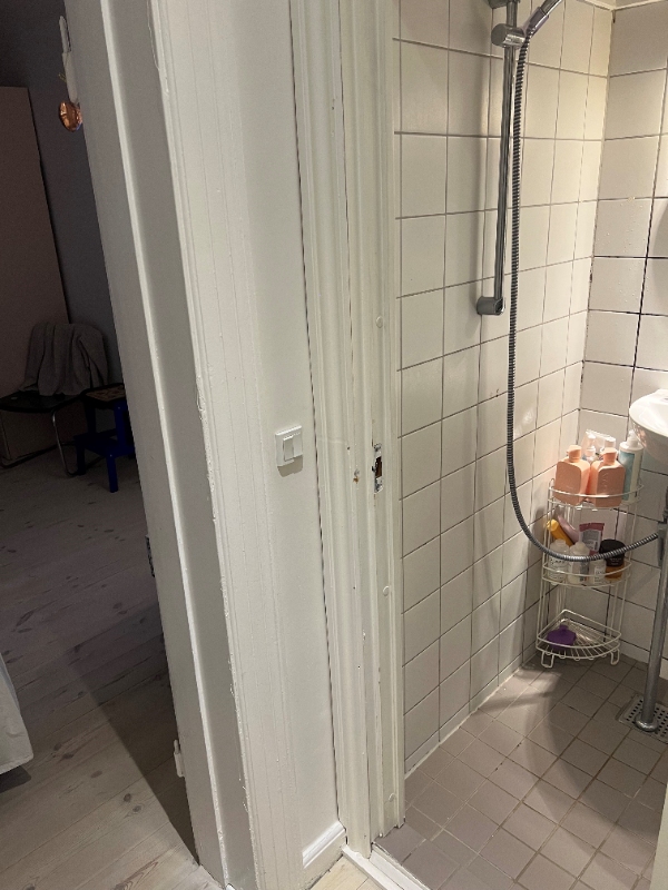 Montering af toiletdør - kun selve døren