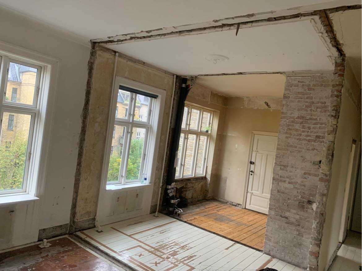 Fuld spartling af vægge samt loft