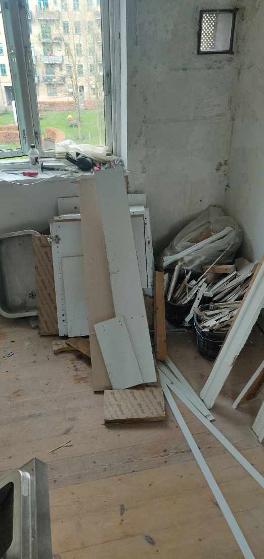 Bortskaffelse af byggeaffald fra 4 sal uden elevator