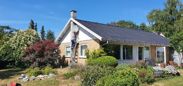 Malet 10 vinduer, 2 terrassedøre og 1 indgangsdør.