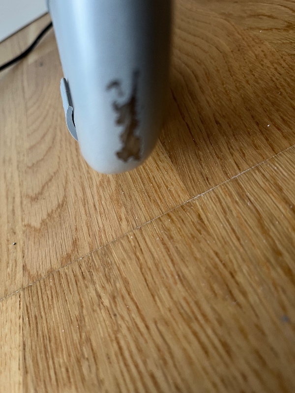 Opsætning af tv-beslag og TV på væg