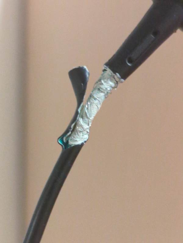 Oplader kabel som er gnavet åben, opladning virker men stopper i nogle positioner