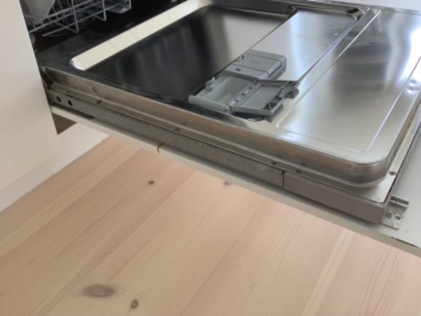 Opvaskemaskine og køleskab