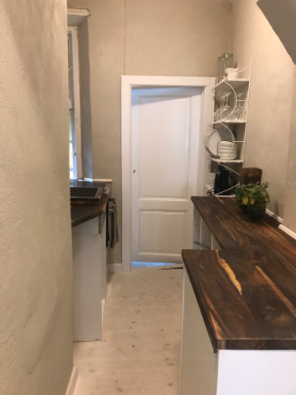 Jeg skal have er nyt lag tyndt kalkpuds i mit meget lille køkken