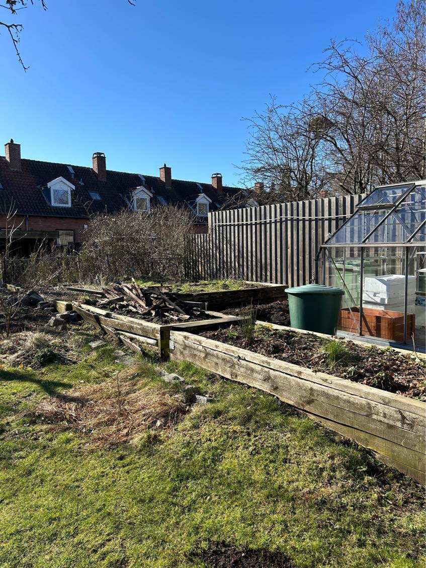 Hjælp til at fjerne højbede