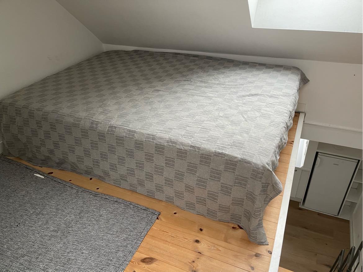 Møbler til udsmid fra 5.sal lejlighed