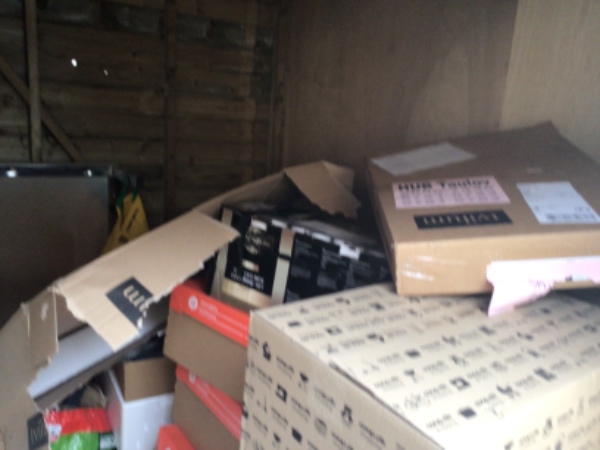 Tømning af cykel skur for pap og andet, alt  undtagen have redskaber.