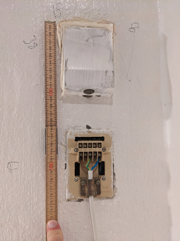 Skift af kraftstik til 2x schuko stik, lukning af andet kraftstik.