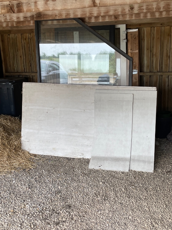 Fjernet overskydende byggematerialer og betonaffald