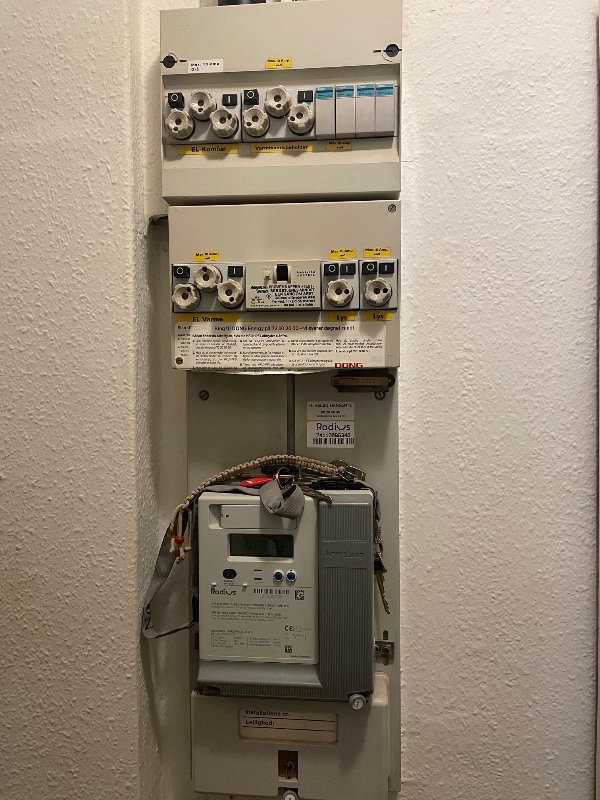 Skab/kasse til elmåler i lejlighed