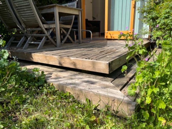 Gammel træterrasse fjernes ny opsættes ca. 8 kvm