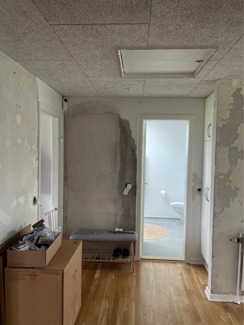 Hjælp til at spartle, sætte filt på og male gang