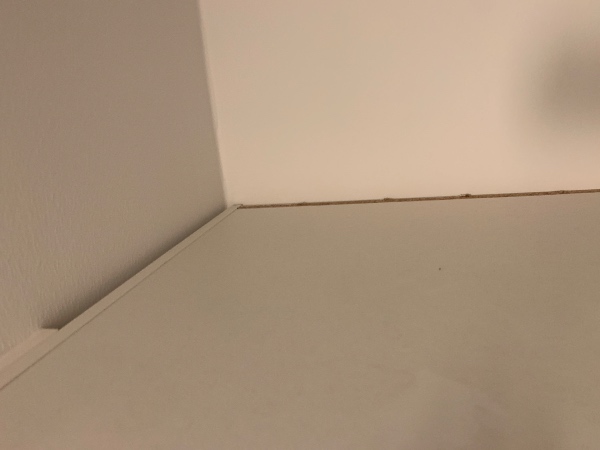 Flytning af to skabe (køkkenskabe) fra to rum til et andet