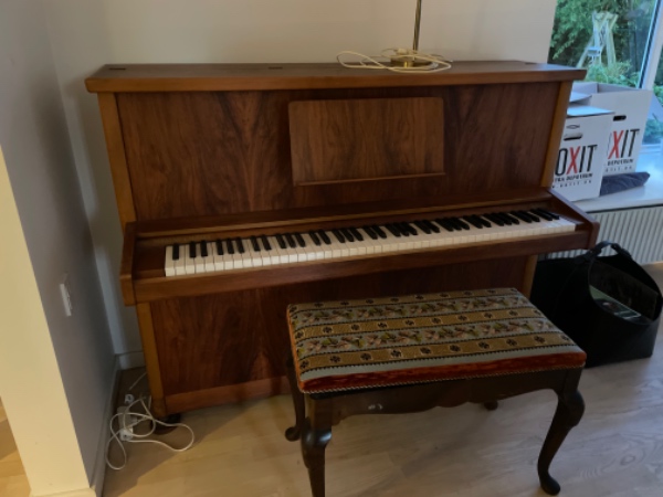 Flytte tungt klaver værelse