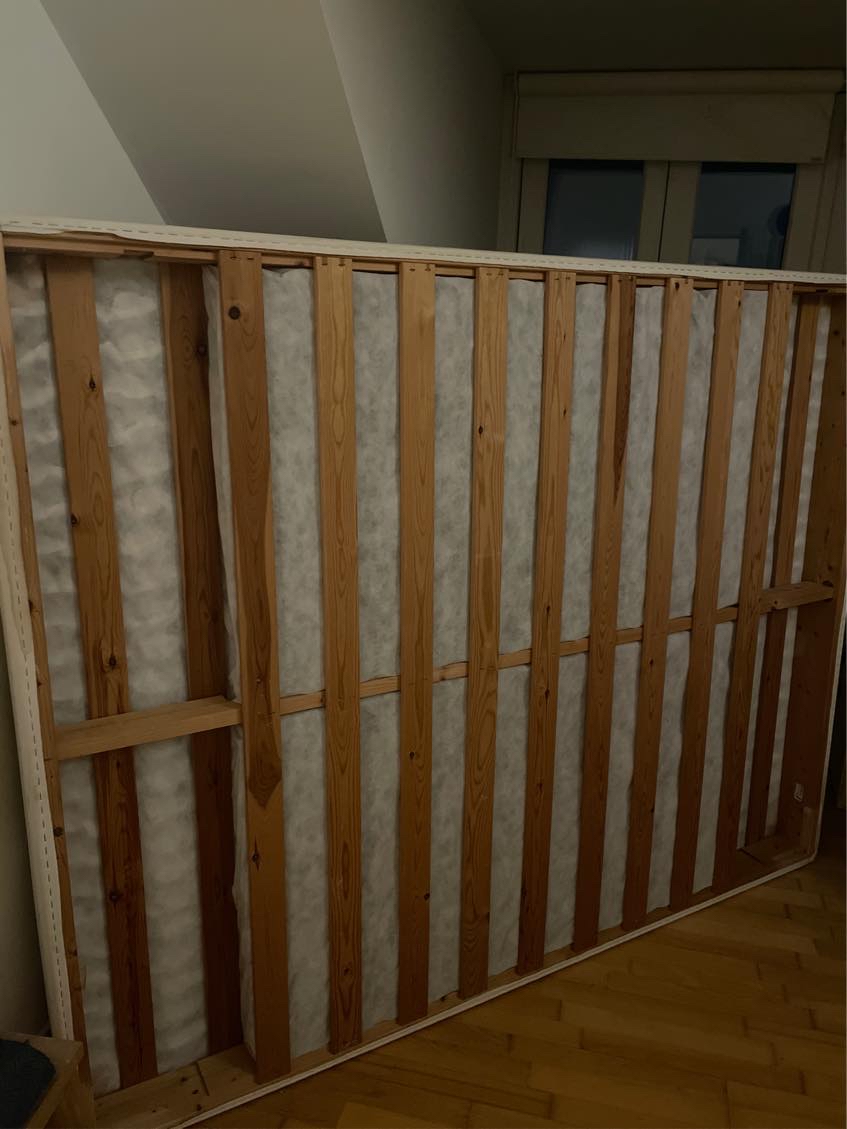 Hjælp til at skaffe boksmadras af vejen