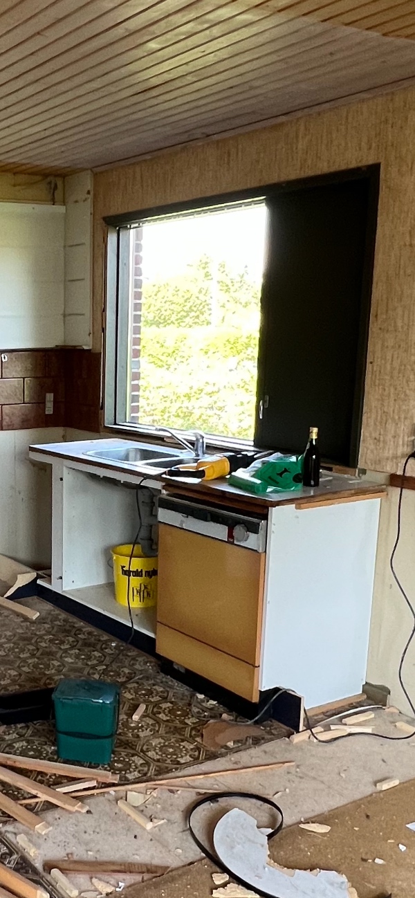 Lukning af vand ved nedrivning i køkken.