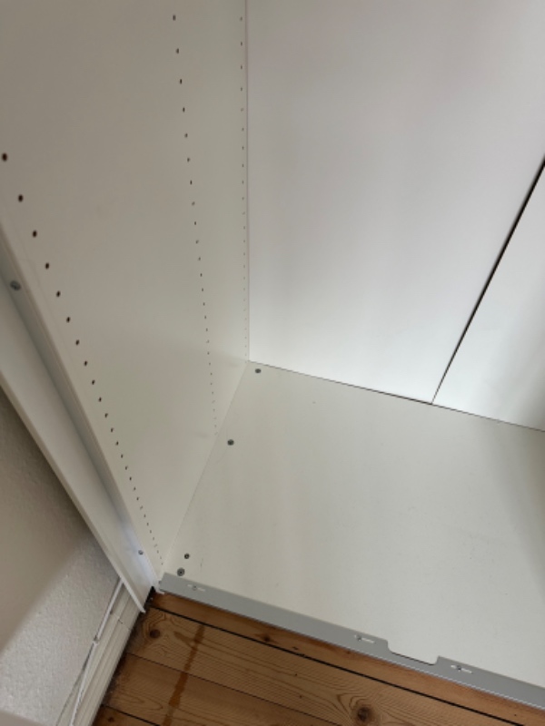 Opsætning af to lamper og samle et Ikeaskab