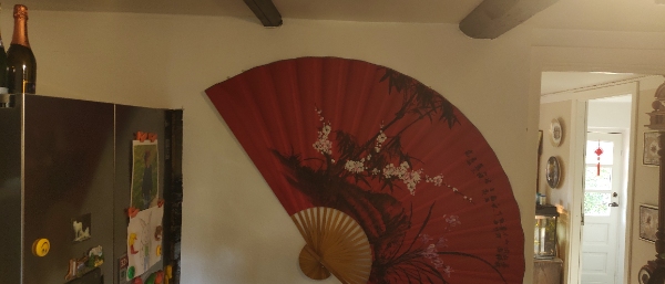 Nedrivning af gipsvæg, oppudsning af murstensvæg med skjul af ledninger