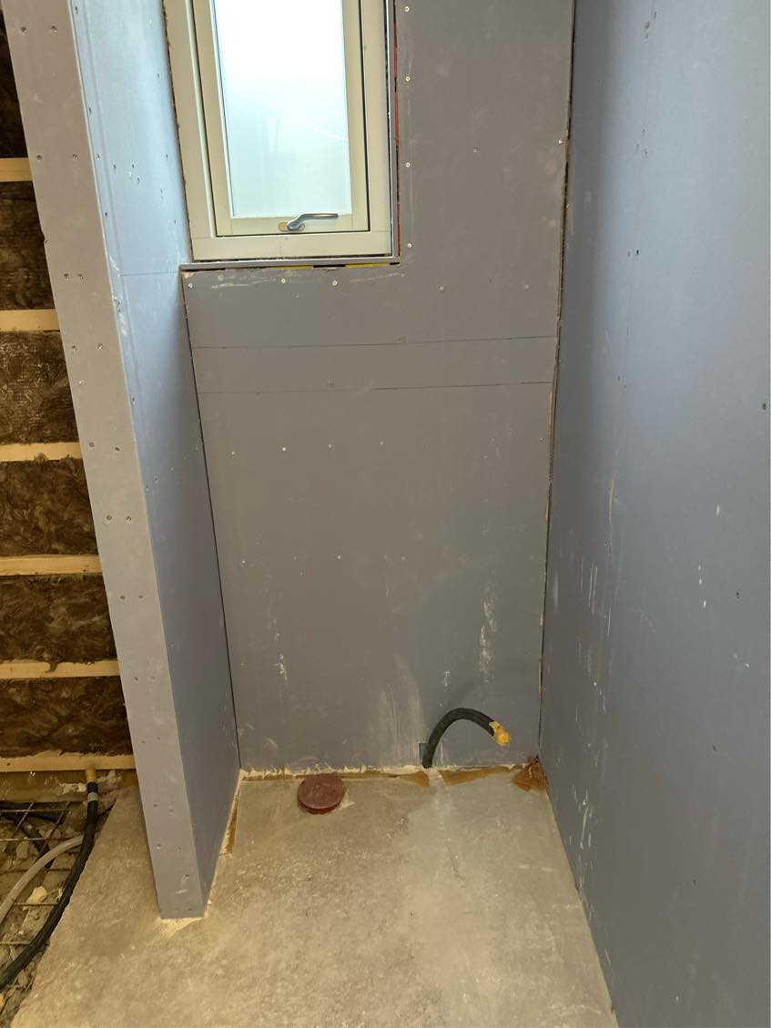 Monter væghængt toilet