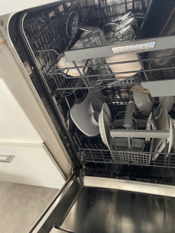 Hæng spejl op og andre opgaver