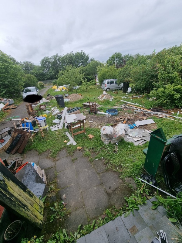 Affald, blandet, alt småt ligger vi i skraldeposer 