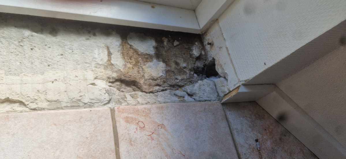 Lagt fliser og evt pudset min dør karm