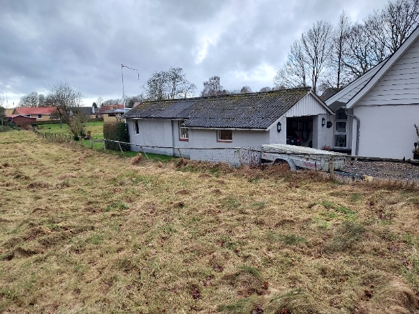 Nedtagning og bortskaffelse af ca 70m2 asbest bølgeplader.