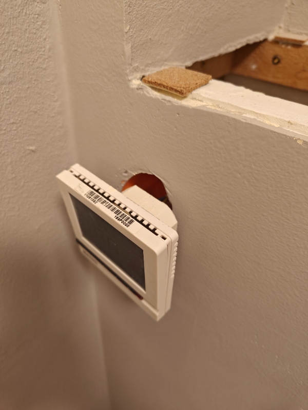 Flytte møbler, opsætte kroge og håndtag