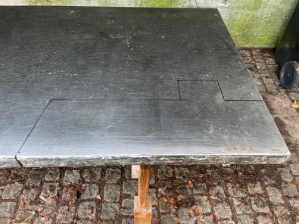 Skåret stål bordplade