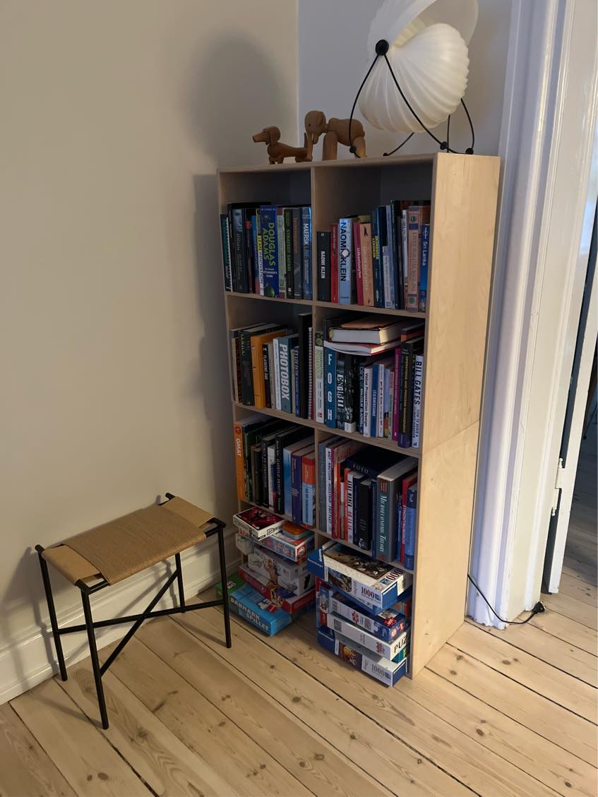 Hænge seks bogkasser op