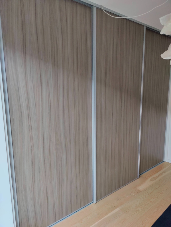 Hjælp til at smide 3 skydedøre væk - mål 256x103