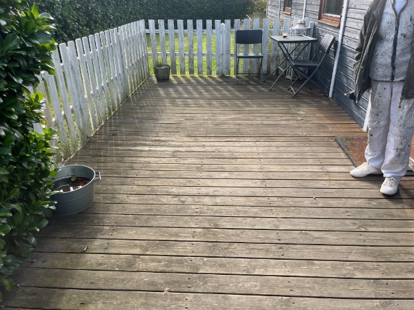 Højtryksrensning og oliering af terasse