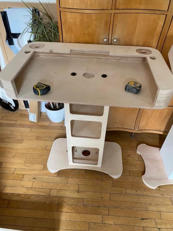 Et Dj møbel til mixerpult.