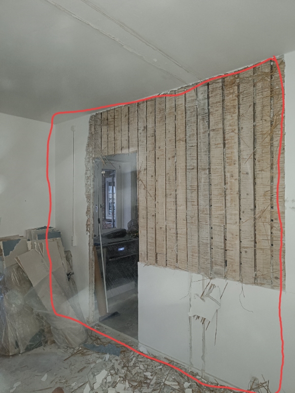 Afhentning af byggeaffald. Gips og pudsvæg.