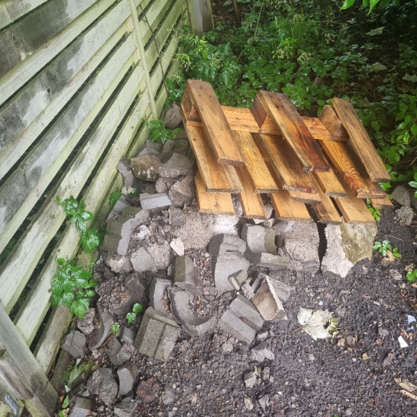 Afhentet betonbrokker med mere