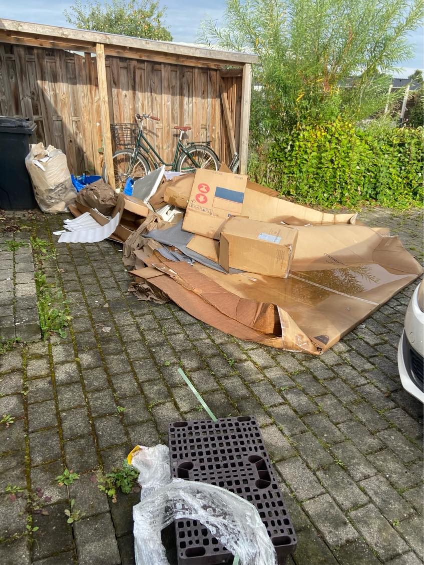 Køre pap og mur-affald på genbrugsplads